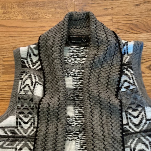 BCBG Max Azria Aztec Print - grey sweater vest - Picture 3 of 8
